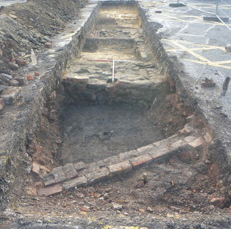 Discovery of items from the 14th century prompts further archaeological work on the Donut