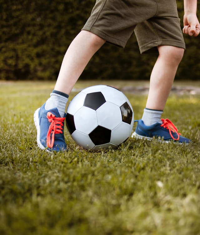 boy-playing-with-soccer-ball-3074920