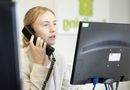 Woman sitting at a computer on the phone